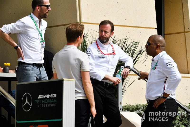 Nico Rosberg conversa com antigos companheiros de Mercedes