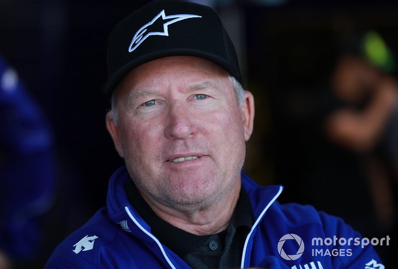Kenny Roberts: Randy Mamola y él mismo. "Yo creo que yo era bueno en lluvia, no perdí muchas carreras en mojado... pero Randy Mamola también fue bueno"