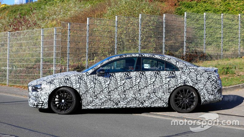 Шпигунське фото нового Mercedes CLA 35