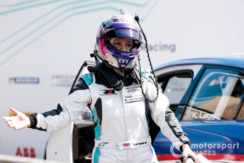 Race winner Katherine Legge, Rahal Letterman Lanigan Racing in parc ferme