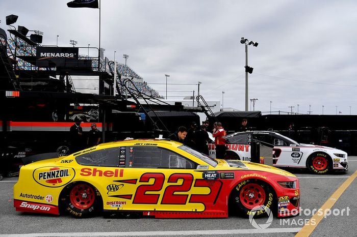  Joey Logano, Team Penske, Ford Mustang Shell Pennzoil  y #2