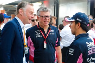 Sean Bratches, Ticarı Direktör, Formula One Group, Otmar Szafnauer, COO, Racing Point ve Sergio Perez, Racing Point