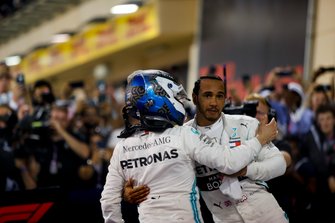 Yarış galibi Lewis Hamilton, Mercedes AMG F1 W10, 2. Valtteri Bottas, Mercedes AMG F1, Parc Ferme