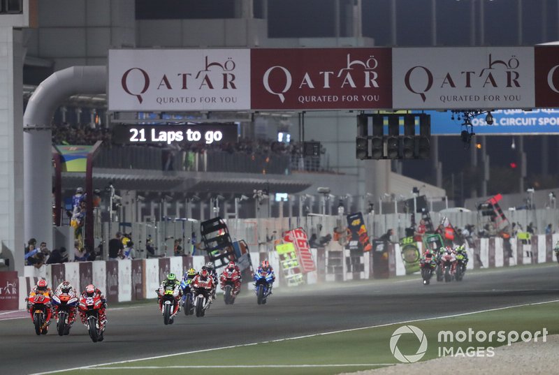 Pero MotoGP acabó cancelando esa cita, la que iba a ser la primera del mundial 2020. Qatar se puso estricto con la entrada y salida a su país de ciudadanos de las zonas afectadas y los equipos no tenían asegurado poder disputar la carrera.