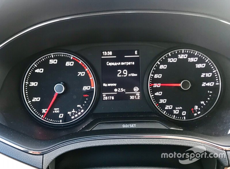 При бажанні за кермом SEAT Ibiza можна ставити рекорди економічності. Обережно проїхавши пів Києва кільцевою дорогою та проспектом Перемоги, витрата палива склала фантастичні 2,9 л на 100 км.