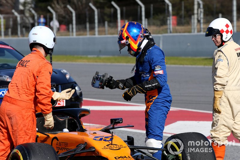 Carlos Sainz Jr., McLaren MCL34 se frena en la pista