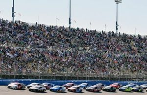 Brad Keselowski, Team Penske, Ford Mustang Wurth and Kevin Harvick, Stewart-Haas Racing, Ford Mustang Jimmy John's