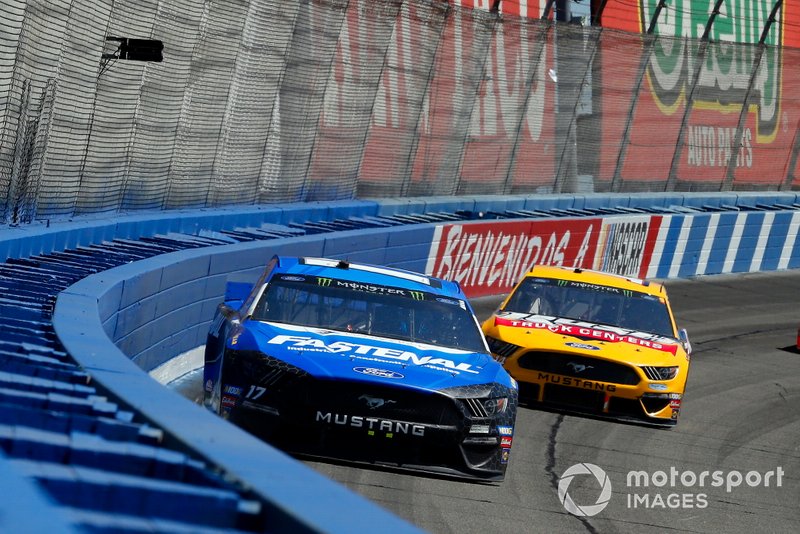 Ricky Stenhouse Jr., Roush Fenway Racing, Ford Mustang Fastenal and Clint Bowyer, Stewart-Haas Racing, Ford Mustang Rush Truck Centers/Haas Automation