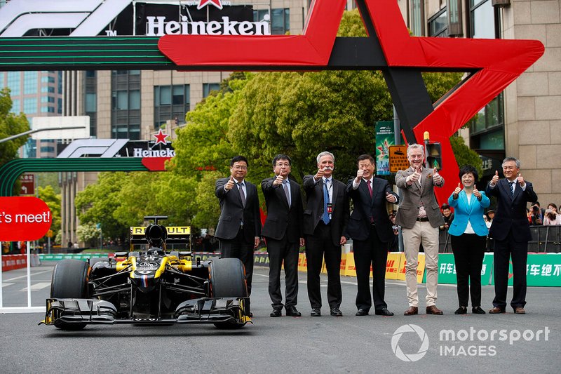 Unveiling car with Chase Carey, Chairman, Formula 1, Sean Bratches, Managing Director of Commercial Operations, Formula One Group and dignitaries