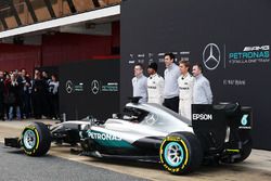 Andy Cowell, Mercedes-Benz High Performance Powertrains Managing Director, Lewis Hamilton, Mercedes AMG F1, Toto Wolff, Mercedes AMG F1 Shareholder and Executive Director, Nico Rosberg, Mercedes AMG F1, Paddy Lowe, Mercedes AMG F1 Executive Director (Technical)