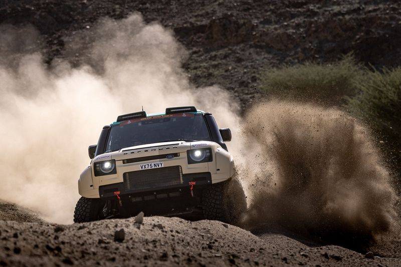 #502 Defender Rally, Defender D7X-R: Rokas Baciuska, Oriol Vidal 