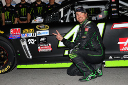 Le poleman Kurt Busch, Stewart-Haas Racing Chevrolet