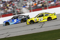 Kasey Kahne, Hendrick Motorsports Chevrolet, Matt Kenseth, Joe Gibbs Racing Toyota