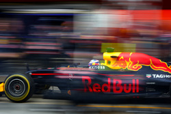 Daniel Ricciardo, Red Bull Racing during pitstop