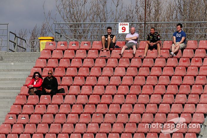 Fans en la tribuna