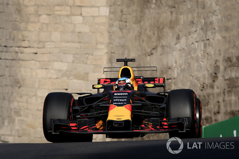 No Azerbaijão, mais uma vez Ricciardo prevaleceu em uma prova caótica. Após diversos problemas com praticamente todos os seus concorrentes, ele venceu pela primeira vez no ano.