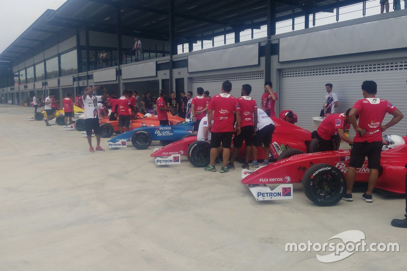 Barisan peserta Formula 4 SEA