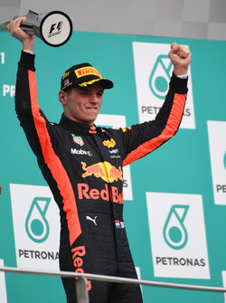 Racewinnaar Max Verstappen, Red Bull Racing viert feest op het podium