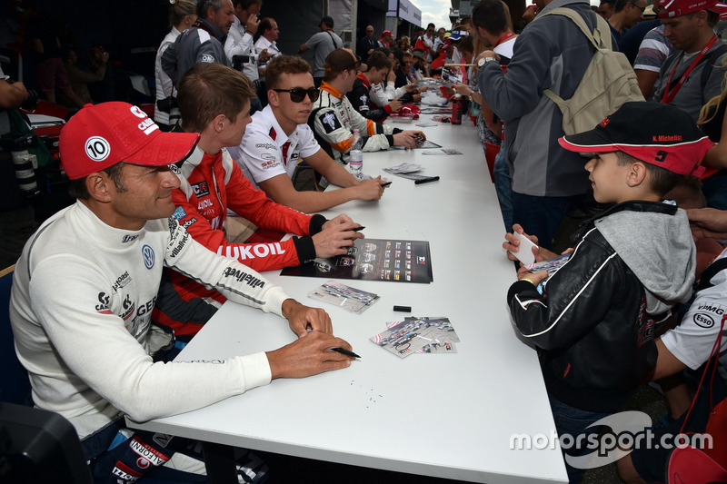 Sessione autografi, Gianni Morbidelli, West Coast Racing, Volkswagen Golf GTi TCR