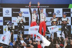 Podio: i vincitori Jari-Matti Latvala, Miikka Anttila, Toyota Racing, al secondo posto Ott Tänak, Ma