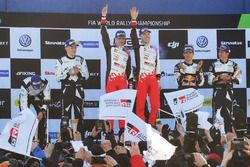 Podium: winnaars Jari-Matti Latvala, Miikka Anttila, Toyota Racing, tweede plaats Ott Tänak, Martin 