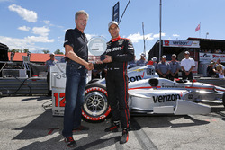 Will Power, Team Penske Chevrolet celebrates winning the Verizon P1 Pole Award