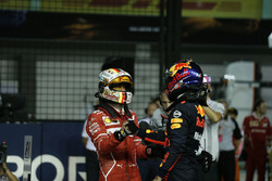 Il Poleman Sebastian Vettel, Ferrari, festeggia nel parco chiuso, Max Verstappen, Red Bull Racing