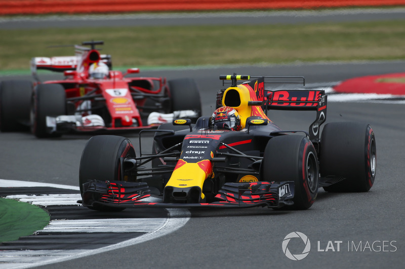 Max Verstappen, Red Bull Racing RB13, Sebastian Vettel, Ferrari SF70H