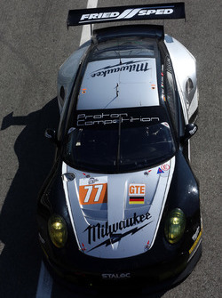 #77 PROTON Competition, Porsche 911 RSR: Christian Ried, Matteo Cairoli