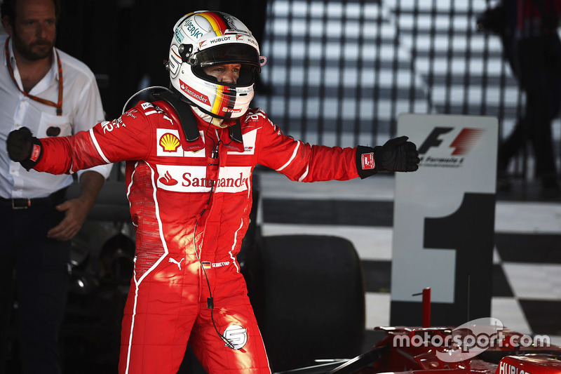 Vettel vibrou bastante com o triunfo. Desde 2013 o germânico não iniciava uma temporada na liderança do campeonato.