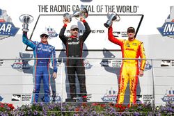 Podium : le vainqueur Will Power, Team Penske Chevrolet, le deuxième, Scott Dixon, Chip Ganassi Racing Honda, le troisième, Ryan Hunter-Reay, Andretti Autosport Honda