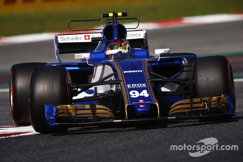 Het startnummer van op de voorkant van de Sauber is flink groter, maar zit nog wel voor op de neus