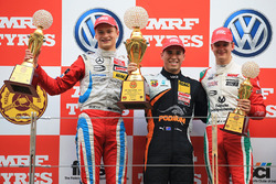 Podium : le vainqueur Joey Mawson, le deuxième Ralf Aron, le troisième Mick Schumacher