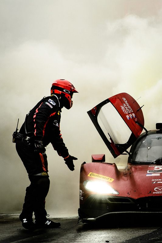 #55 Mazda Motorsports Mazda DPi: Jonathan Bomarito, Tristan Nunez, Spencer Pigot, on fire in the pit