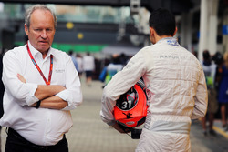 Frederic Vasseur, Renault Sport F1 Team Yarış Direktörü ve Esteban Ocon, Manor Racing