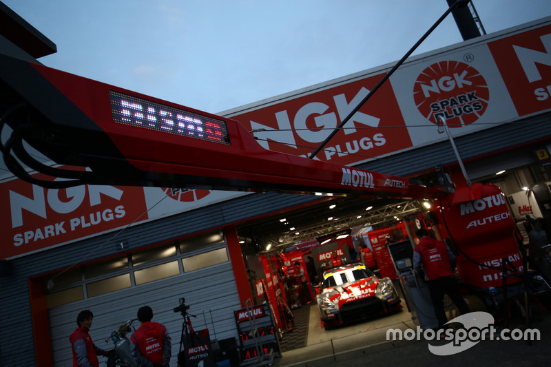 #1 MOTUL AUTECH GT-R