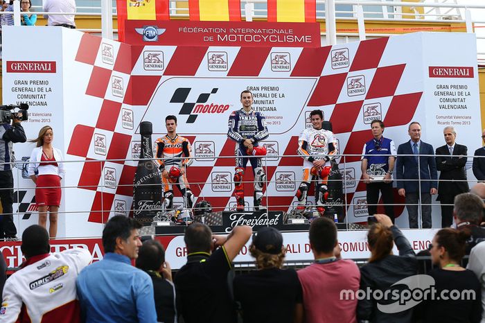 Podio: 1º Jorge Lorenzo, 2º Dani Pedrosa, 3º Marc Márquez