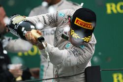 Nico Rosberg, Mercedes AMG F1, célèbre sa deuxième place sur le podium