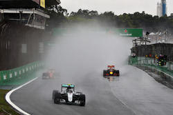 Nico Rosberg, Mercedes AMG F1 W07 Hybrid, Kimi Raikkonen, Ferrari SF16-H, Max Verstappen, Red Bull Racing RB12