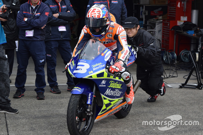 RS125RWに乗るダニ・ペドロサ(Dani Pedrosa, RS125RW)