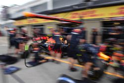 Red Bull Racing pit stop practice
