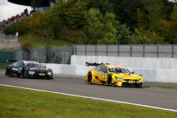 Timo Glock, BMW Team RMG, BMW M4 DTM na de crash en Bruno Spengler, BMW Team RBM, BMW M4 DTM