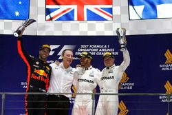 Podium: racewinnaar Lewis Hamilton, Mercedes AMG F1, tweede plaats Daniel Ricciardo, Red Bull Racing