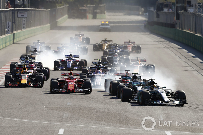 Lewis Hamilton, Mercedes AMG F1 W08 líder en la arrancada