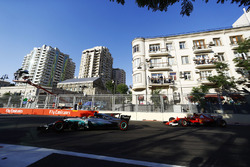Lewis Hamilton, Mercedes AMG F1 W08, Sebastian Vettel, Ferrari SF70H