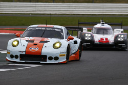 #86 Gulf Racing, Porsche 911 RSR: Michael Wainwright, Ben Barker, Nick Foster