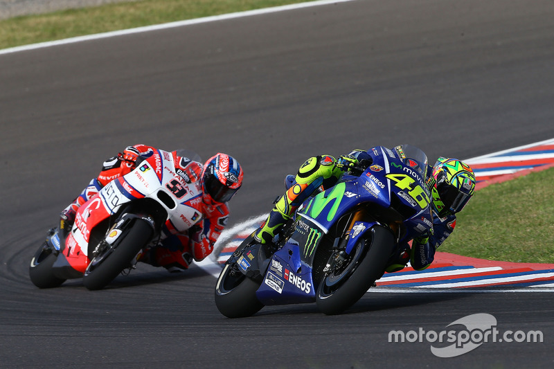 Valentino Rossi, Yamaha Factory Racing; Danilo Petrucci, Pramac Racing