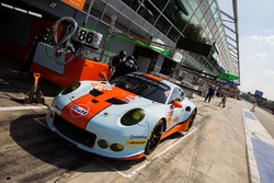 #86 Gulf Racing Porsche 911 RSR: Michael Wainwright, Ben Barker, Nick Foster