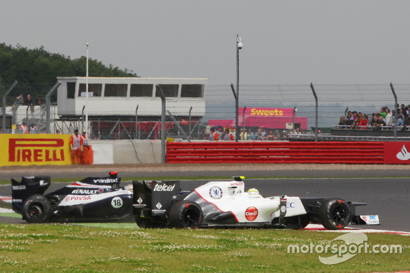 Sergio Perez, Sauber C31 retires after his crash with Pastor Maldonado, Williams FW34