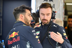 Daniel Ricciardo, Red Bull Racing e Simon Rennie, ingegnere di pista Red Bull Racing